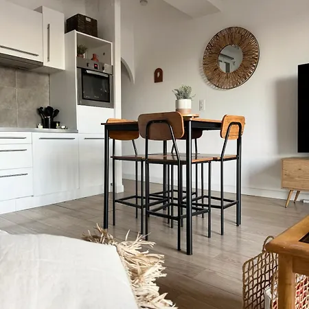 Large Cozy In Cannes דירה