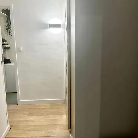 Large Cozy In Cannes דירה